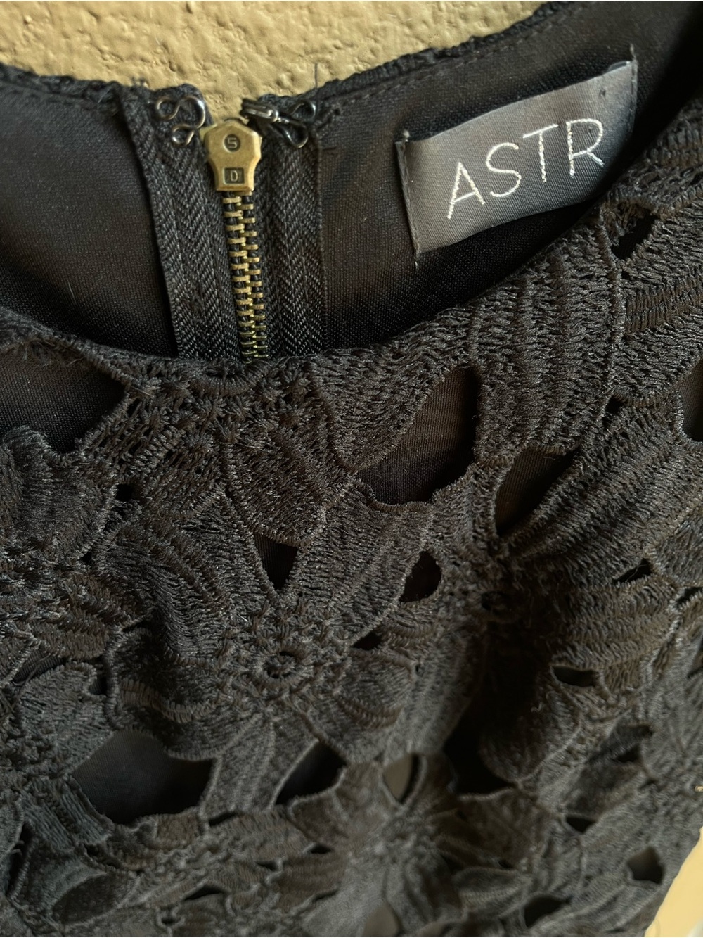 ASTR The Label Black Floral Lace Crochet Mini Dress LBD Size Large - Picture 3 of 6